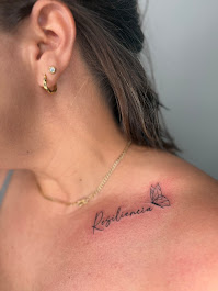 Tatuaje fine-line resiliencia